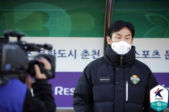 최용수 강원FC 감독. [사진 한국프로축구연맹]