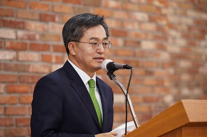 [논산=뉴시스] 조명휘 기자 = 대선 출마를 선언한 김동연 전 경제부총리가 4일 충남 논산시 논산노블레스컨벤션웨딩홀에서 열린 '새로운물결' 충남도당 창당대회에 참석해 발언하고 있다. (사진= 김동연 후보 캠프 제공) 2021.12.04. photo@newsis.com *재판매 및 DB 금지