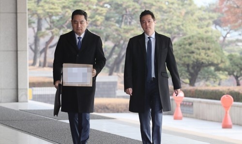 유튜브 채널 '가로세로연구소'의 강용석 변호사(왼쪽)와 김세의 전 MBC 기자. 연합뉴스