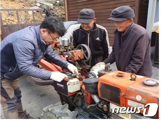 배터리 점검 모습. (농촌진흥청 제공)© 뉴스1