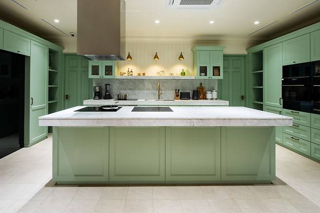 일렉트로룩스 스웨디시 하우스 1층에는 매주 스웨덴 문화와 음식을 주제로 쿠킹클래스를 진행하는 쿠킹·다이닝룸을 마련돼 있다. /일렉트로룩스 제공