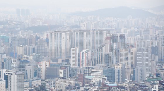 서울 남산에서 바라본 아파트 모습들. 연합뉴스