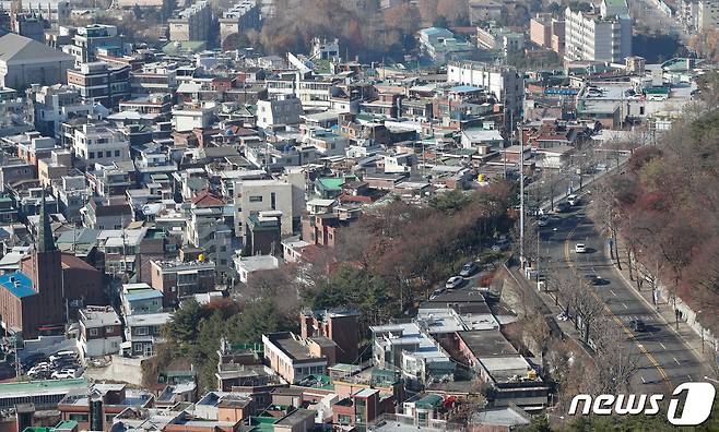 28일 서울 남산에서 본 빌라(연립주택) 밀집지역. 2021.11.28/뉴스1 © News1 안은나 기자