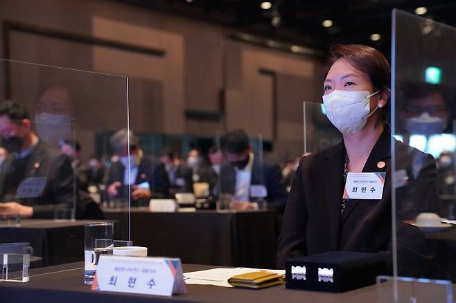 깨끗한나라 최현수 대표이사가 CCM 인증 수여식에 참석해 수여식을 기다리고 있다. /깨끗한나라 제공