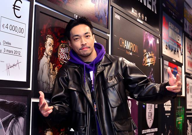 Kim Jong-ho, also known as B-boy Leon, poses for a photo during an interview with the Korea Herald at Fusion MC dance studio in Uijeongbu, Gyeonggi Province, last week. (Park Hyun-koo/The Korea Herald)