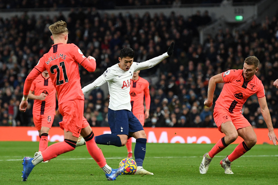 Tottenham Hotspur's Son Heung-min shoots to score the third goal in a match against Norwich at Tottenham Hotspur Stadium in London on Sunday. [AFP/YONHAP]