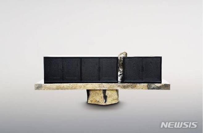 [서울=뉴시스]Afterimage of Beginning 021-582 2021Black urethane finish on ash, basalt, natural stone 193x51x80cm
