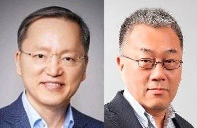 박학규 삼성전자 세트 부문 경영지원실장 사장(왼쪽)과 강인엽 삼성전자 DS부문 미주총괄 사장. [사진 삼성전자]