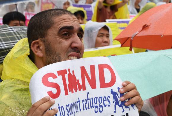 난민 신청 면접조서 등을 조작해 난민 인정을 불허한 법무부와 담당 공무원의 배상 책임을 인정하는 법원 판결이 최근 처음으로 나왔다. 사진은 아시아평화를향한이주(MAP)?난민인권센터 등 난민 수용을 주장하는 단체들이 2018년 9월 서울 보신각 앞에서 난민 정책 변화를 촉구하는 시위 장면. 도준석 기자 pado@seoul.co.kr