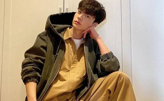 Ahn Jae-hyeun reveals warm visualsOn the 7th, Ahn Jae-hyun posted a picture on his instagram with the phrase Thank you for Jung In-na.In the photo, Ahn Jae-hyun took a picture in a comfortable costume. He boasted a sharp jaw line and a sharp nose, which made fans feel heartbreak.The netizens responded in various ways such as fashion genius, handsome, best.On the other hand, Ahn Jae-hyun is appearing on tvN Ahn Jae-hyun, and he has collected topics by saying that he is 186cm tall, 77kg weight and 11% body fat.