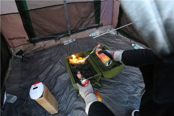 부산소방재난본부-부경대학교가 공동기획한 텐트 내 일산화탄소 발생 실험. 사진 부산소방재난본부