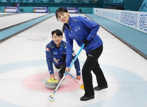 컬링 믹스더블 국가대표 김민지-이기정. [연합뉴스]