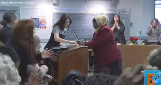 백인 비중이 가장 큰 미국 메인 주에서 네 번째로 큰 도시 사우스 포틀랜드에서 첫 무슬림 소말리아계 시장인 데카 달라크. 유튜브 캡처