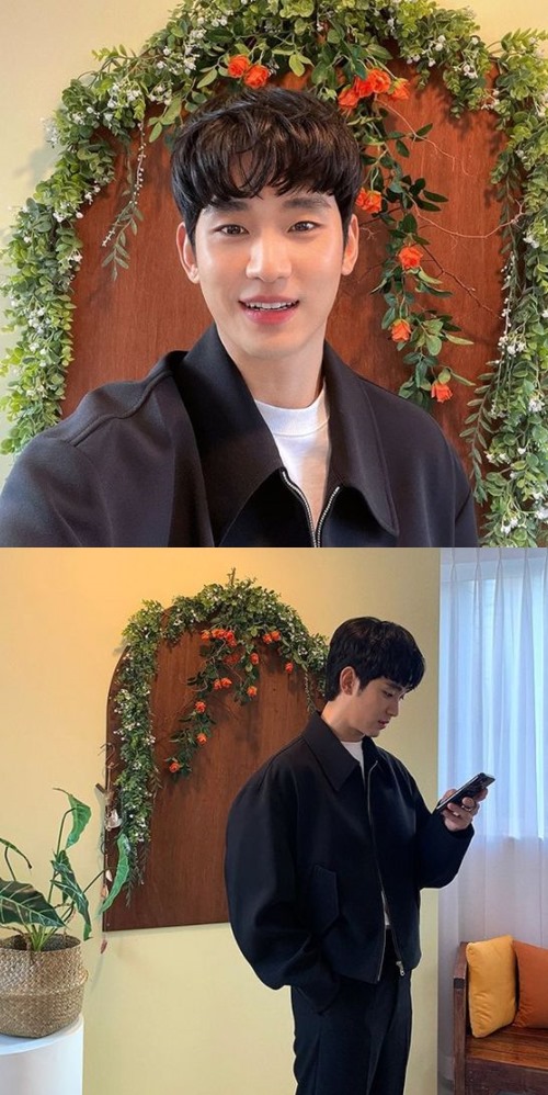 김수현 셀카 사진=김수현 인스타그램
