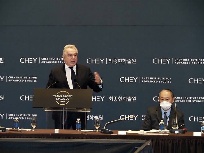 7일(현지시간) 미국 워싱턴DC 인근 샐러맨더 리조트에서 열린 최종현학술원 주최 ‘트랜스 퍼시픽 다이얼로그(Trans-Pacific Dialogue)’에서 연설하는 커트 캠벨 미국 백악관 국가안보회의(NSC) 인도태평양 조정관. 워싱턴 특파원 공동취재단
