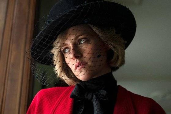 영화 '스펜서'의 공식 스틸컷. 스튜어트는 영국식 억양까지 완벽 소화해냈다고 한다. [영화 공식 스틸컷]