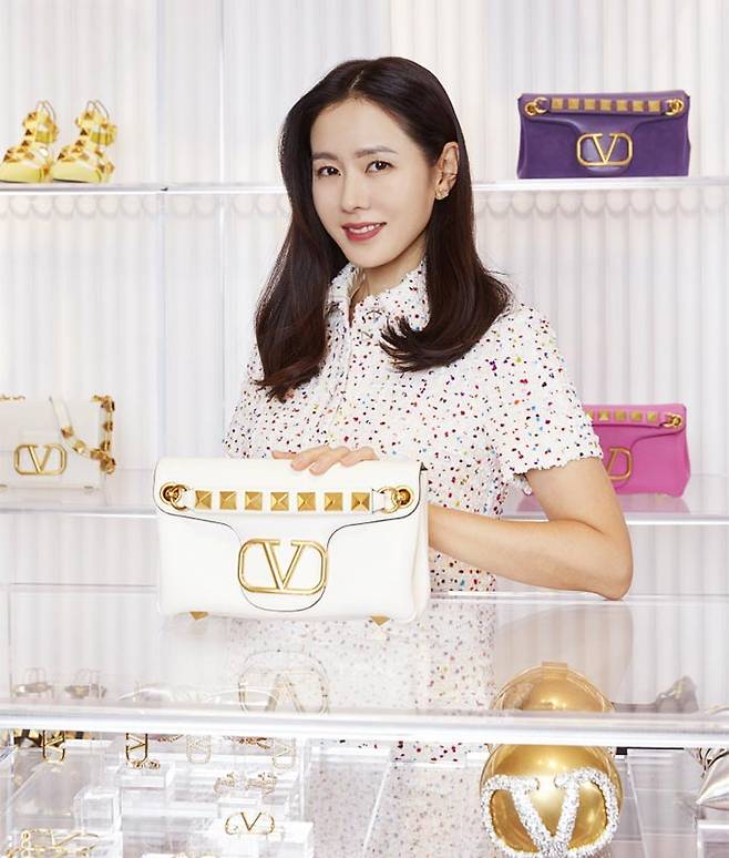 배우 손예진/사진제공=발렌티노 (VALENTINO)