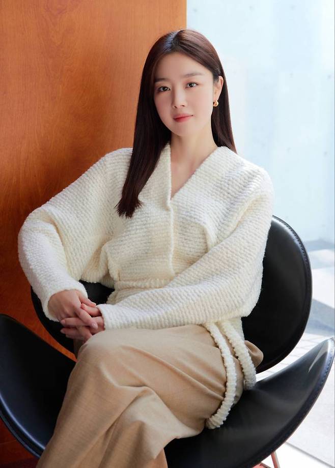 티빙 '술꾼도시여자들'의 배우 한선화가 3일 진행된 라운드 인터뷰를 위해 포즈를 취하고 있다. '술꾼도시여자들'은 하루 끝의 술 한잔이 인생의 신념인 세 여자의 일상을 그린 본격 기승전술 드라마다. /사진제공=키이스트 2021.12.03 /사진=이동훈 기자 photoguy@