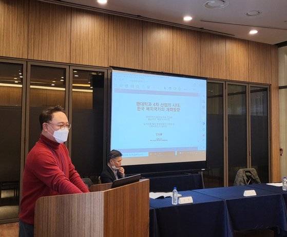 안상훈 국민의힘 지속가능한 복지국가 정책본부장이 복지 공약의 방향에 대해서 설명하고 있다. 최서인 기자