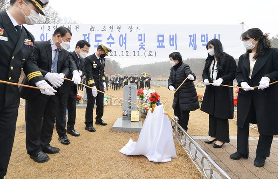 제2연평해전 영웅 고 조천형 상사 묘비 제막식과 상사 진급 임명장 수여식이 11일 국립대전현충원에서 열렸다. 프리랜서 김성태