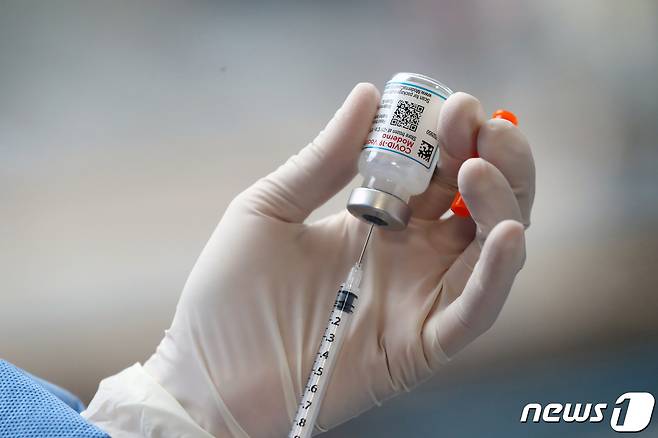 신종 코로나바이러스 감염증(코로나19) 백신 주사. 2021.11.30/뉴스1 © News1 황기선 기자