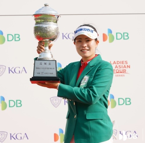 박민지는 한국여자오픈 등 올해 6승으로 역대 남녀 최고 상금액 기록을 세웠다.