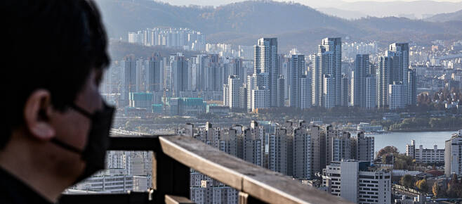 서울 중구 남산에서 바라본 용산구와 서초구 일대의 모습. [연합뉴스]
