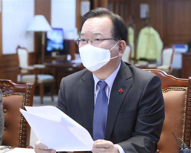 김부겸 총리, 코로나19 방역 관련 긴급관계장관회의 모두 발언 - 김부겸 국무총리가 9일 오후 서울 종로구 정부서울청사에서 열린 신종 코로나바이러스 감염증(코로나19) 방역 관련 긴급관계장관회의에서 모두 발언을 하고 있다. 2021.12.9 뉴스1