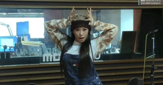 MBC FM4U '정오의 희망곡 김신영입니다'의 게스트로 출연한 댄서 가비/사진제공=뉴시스