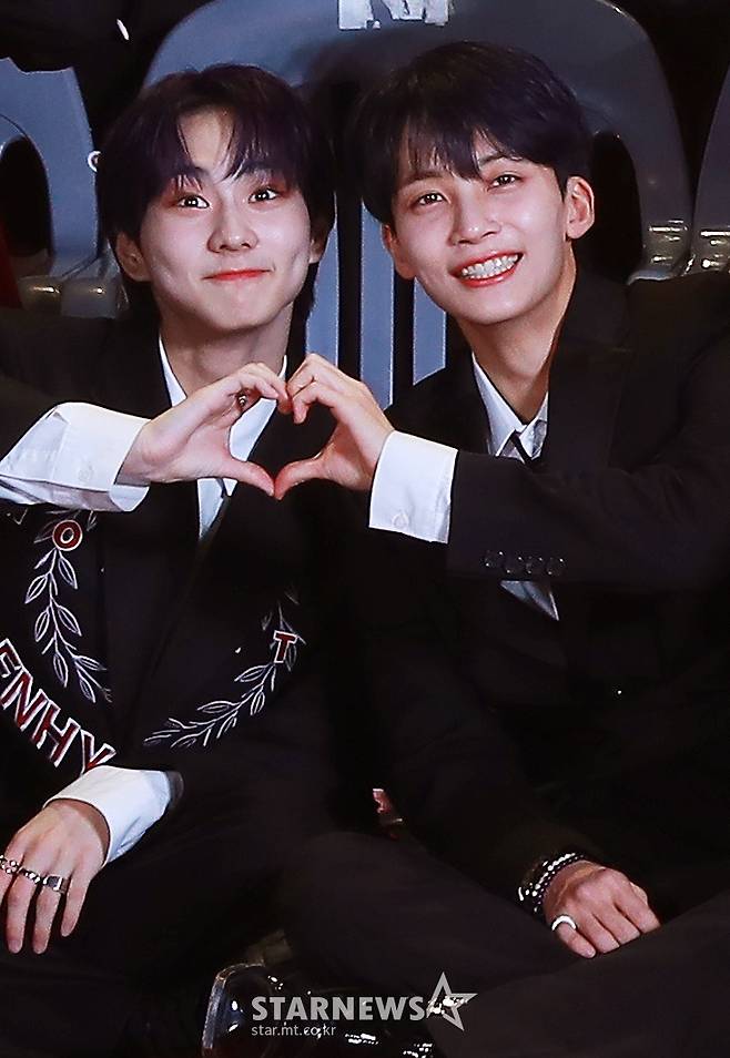 세븐틴 정한(오른쪽)과 엔하이픈 정원 /사진=이동훈 기자