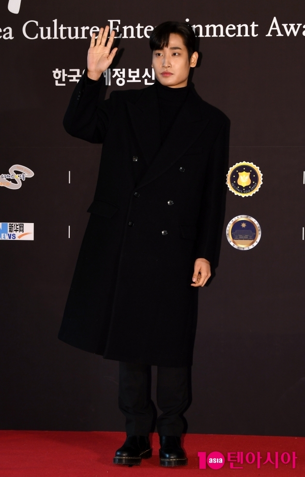 Actor Park Jae-jung poses at the 29th Korea Culture Entertainment Awards held at Rivera Hotel in Cheongdam-dong, Gangnam-gu, Seoul on the afternoon of the 15th.