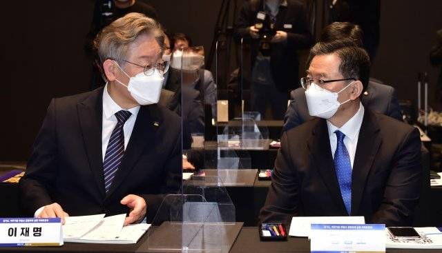 이재명 더불어민주당 대선 후보(왼쪽)와 선거대책위원회 총괄특보단장인 정성호 의원. ⓒ뉴스1