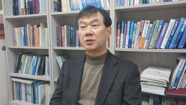 이창무 한양대 교수는 집값이 고점이라고 단정할 정도로 분명한 신호는 아직 확인되지 않는다고 지적했다.