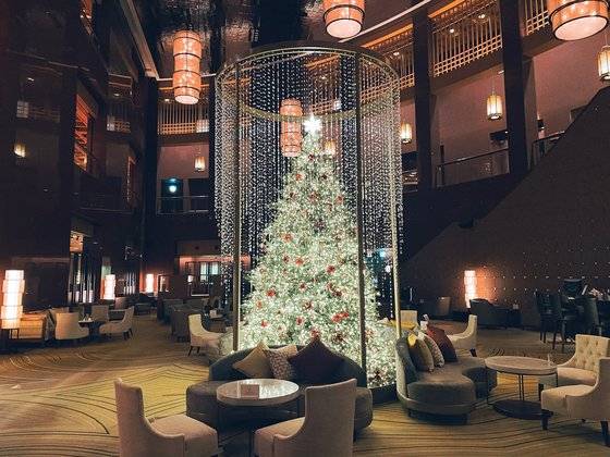 그랜드 인터컨티넨탈 서울 파르나스에서는 힐링을 주제로 트리를 준비했다.