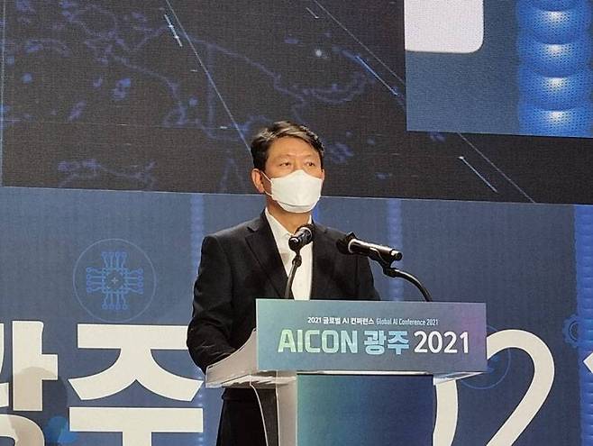 AICON 광주 2021 기간 중 열린 네트워킹 파티에 참여한 광주광역시 조인철 부시장