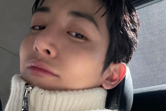 Lee Soo-hyuk flaunted his over-the-wall visualsOn the afternoon of the 17th, Lee Soo-hyuk posted several photos on his instagram.Lee Soo-hyuk in the photo took a selfie in the vehicle. Lee Soo-hyuks visuals, which took a picture with a soft eye and neatly turned his head, were heartwarming.Especially deep eyes, high nose, and clear eyes made the fans hearts excited.Meanwhile, Lee Soo-hyuk joined MBCs new drama tomorrow.Tomorrow is a fantasy drama in which Those Merry Souls, who was Indias Dead, save people who want to die.Lee Soo-hyuk plays Park Jung-gil in the play. Park Jung-gil is a team leader of India management team who India the dead in the exclusive company Juma etc.
