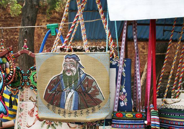 취푸의 공자 캐릭터 상품. Ⓒ최종명