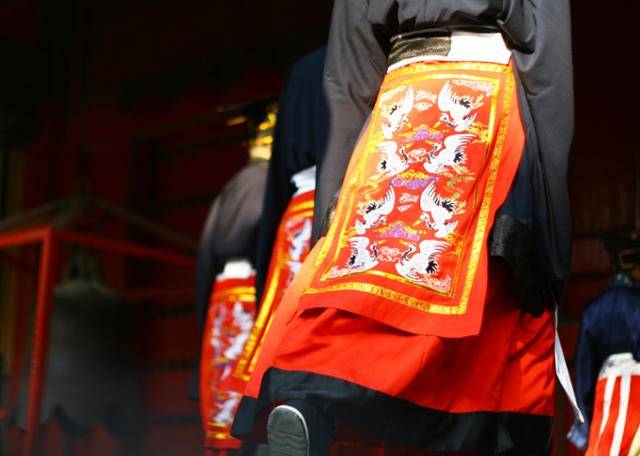 취푸 공묘 대성문을 들어서는 제공의례 장면. Ⓒ최종명