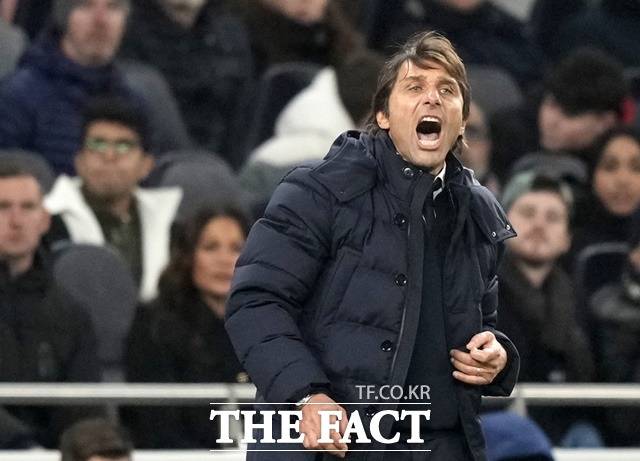 '강호' 리버풀전을 상대로 2-2 무승부를 연출한 토트넘의 안토니오 콘테 감독. 콘테 감독은 해리 케인과 손흥민의 연속골에 격한 반응을 나타냈다./런던=AP.뉴시스