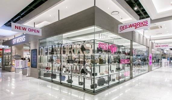 대구신세계 파미에타운 6층에 자리한 '신세계 팩토리스토어'(맨위 사진)와 현대백화점 '오프웍스' 2호점인 가든파이브점 전경 각사 제공