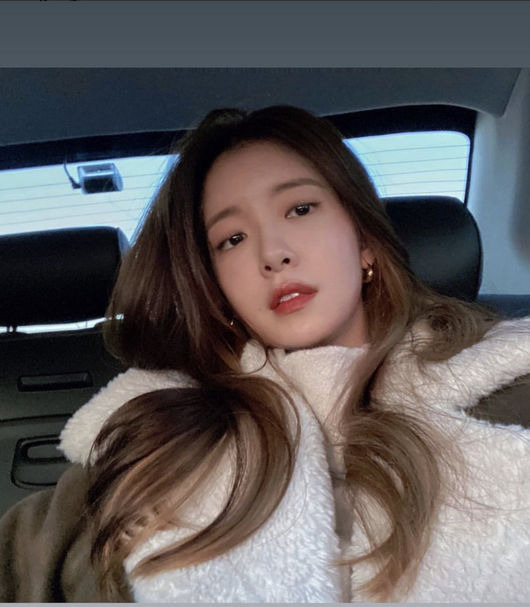 Actor Jung In-sun boasted a beautiful side.Jung In-sun left a selfie on his SNS on the 21st.Jung In-sun was wearing a warm outer and showed off her beautiful beauty. Jung In-suns beautiful beauty is also beautiful.Jung In-sun appears on SBS Ill Be Your Night, which is aired every Sunday at 11:05 pm