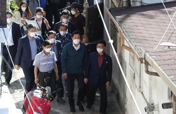 서울 관악구 신림1재정비촉진구역을 방문한 오세훈 서울시장. 사진=김범준 기자