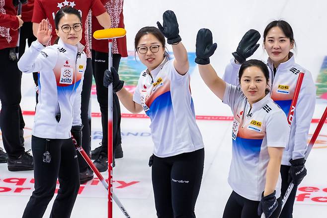 ▲ 한국 여자 컬링 대표 팀 팀 킴, 왼쪽부터 김은정 김선영 김경애 김초희 ⓒ 세계컬링연맹(WCF) 홈페이지