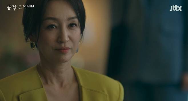 The precarious relationship between City Soo Ae and Kim Kang-woo has been a turning point.On JTBCs City of the Works broadcast on the 23rd, a picture of Kim Kang-woo, who finds Ring hidden by Jae Hee, was drawn.On this day, Kim Mi-sook told Jae Hee that your decision is to use this for jo gang-hyeun, he said, I see a video of the lord who is assaulted by the civilian line (Baek Ji-won).He then invited Jae Hee to a meeting of the wives of the political and political parties and advised, It would be better to make these women on your side.As a result, Jae Hee, who attended the meeting with Han Sook and her wife, Yerin, who is the inner daughter of gang hyun, snorted at Ji Young (Nam Ki-ae) who did not want to be in one place with her fundamental wife.Did you forget why you were here today?I joined the jo gang-hyun to try to break down, and a man with a family made a marriage out of his house and sat down like a master in a house without a lecture. Ji Young responded, How can that be the same? But Jae Hee dismissed the documents to his wives, saying, I can not help it because you do not understand.It contained corruption, including indecent assaults on the affair committed by her husbands.Nolan Ji-young said, Can you do this between the same women? Is it different from us? Jae Hee said, You can treat me as the same woman.I can help you if you treat me as the same woman, so I can never do this again.On the other hand, as Ji-young said, Jae Hee is also suffering from her husbands habitual affair. On this day, Jun-hyuk also found an office without Jae Hee and formed a strange air current.At that time, the main character (Kim Ji-hyun), who feels a rivalry to Jae Hee, got a picture of Jae Hee and Jung Ho (Lee Chung-ju) kissing and smiled at the conversion.At the end of the play, a picture of Junhyuk, who is looking for Ring with JH initials and is angry, was drawn, raising questions about the development.