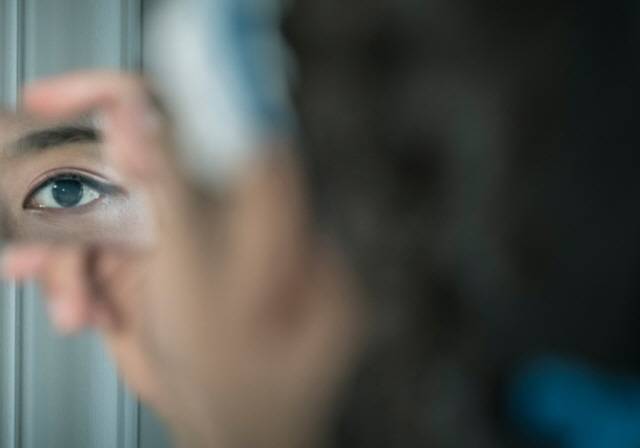 눈 색깔이 달라지거나 눈 흰자·검은자 주변에 점, 테두리 등이 생긴 경우 여러 질환을 의심할 필요가 있다./사진=클립아트코리아