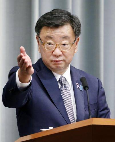 기자회견 하는 마쓰노 일본 관방장관 [도쿄 교도=연합뉴스 자료사진]