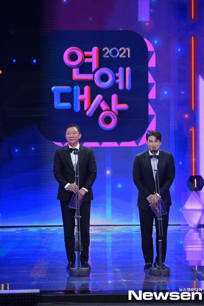 On the afternoon of December 25, 2021 KBS Entertainment Grand Prize was held at KBS, Yeouido, SeoulOn this day, Hur Jae Hong Sung-heon attends and is making a wonderful stage.Photos Provision = KBS