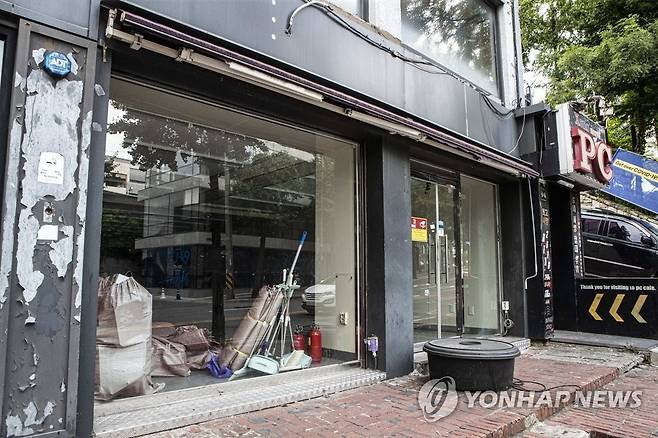 서울 마포구에서 폐업한 편의점의 모습 [연합뉴스 자료사진]