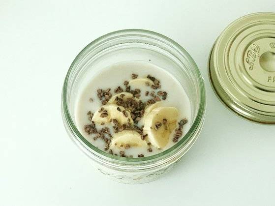 아침으로 즐겨먹는 오버나이트 오트밀. 전날 저녁 르파르페 용기에 미리 만들어두면 다음 날 냉장고에서 꺼내 먹기만 하면 된다. [사진 권민경]