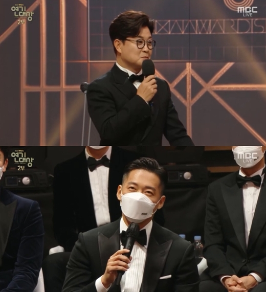 Veteran MC Kim Seong-joo also made a mistake: mistaking Actor Namgoong Mins Grand Prize count.However, Namgoong Min responded with a sense of humor, and Kim Seong-joos progress was also revived and the flow of the awards ceremony continued smoothly.In the 2021 MBC ActingGrand prize, which was broadcast live on the 30th, there was a jade tee.MC Kim Seong-joo told Namgoong Min during an on-site interview with Actors in the middle of the awards ceremony, It is a powerful Grand prize after.If you award the Grand Prize this time, you can get the Grand Canyon Slam of the three broadcasts. Did you know? Namgoong Min replied with a smile, I was thinking that way in common sense, and Kim Seong-joo said, Are you remembering in your head?When I get MBC, I mention that I am the third Grand Canyon slam and replied, I am not planning. When Kim Seong-joo asked if he was greedy for Grand prize, he said, There are a lot of people who are big, he said. I do not know, but I will try it if you give it.Kim Seong-joos mistake was a question to Namgoong Min that asked MBC Grand Prize Awards Grand Canyon Slam.The Grand Canyon Slam of the three broadcasting companies refers to the case of receiving Grand prize in MBC, KBS, and SBS.In fact, however, Namgoong Min has no record of receiving a Grand Prize on KBS.Last year, he received a Grand Prize for Stove League on SBS, and he won the Best Awards for Kim in 2017 on KBS.Kim Seong-joos mistake is presumed to be due to the mistake of the production team.Actor Park Hae-jin, who appeared as a Grand Prize winner, asked a similar question to Namgoong Min.Park Hae-jin, the main character of MBC ActingGrand prize last year, said, It has been exactly one year since I received the Grand prize here.It was the first Grand prize I received, and I felt heavy all year after I received it. He said to Namgoong Min, I think it is really great for Namgoong Min, who received the award twice. When Park Hae-jin as well as Kim Seong-joo were shown to ask these questions, it is expected that the production team mistook Namgoong Min for receiving the Grand Prize twice in the past and did not deliver the wrong script to Kim Seong-joo and Park Hae-jin.Kim Seong-joo said after Namgoong Min was announced as the Grand Prize Winner of the Honours, Three Grand Canyon Slams, I can not miss that story.Is there a pioneering plan to pick up the work? It seems that the production team did not recognize the mistake until the awards ceremony was over.However, Namgoong Min did not publicly point out Kim Seong-joos question mistakes when he first received Grand Canyon slam questions, as well as when he gave Grand prize testimony.Namgoong Min calmly listened to Kim Seong-joos questions and said in line with the context, Special pioneering, such is an exaggerated expression.I do not see anything else, but I think I choose the first feeling when I read the script carefully. Namgoong Mins sense and consideration also saved veteran MC Kim Seong-joo and MBC ActingGrand prize mistakes.